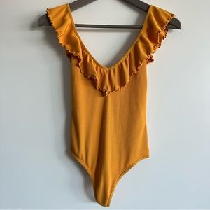 NWOT Aritzia Wilfred Danette Bodysuit - Golden Yellow - Size Small